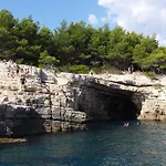 Red Roof Pula
