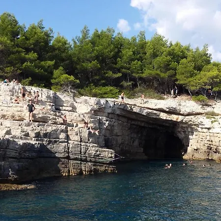 Red Roof Pula