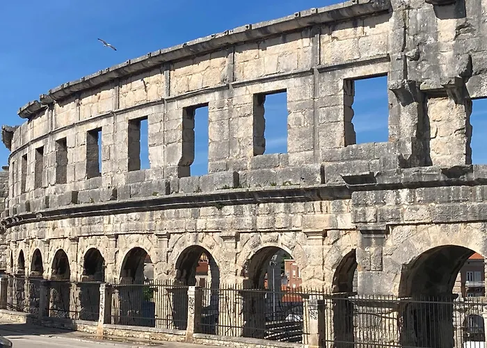 Red Roof * Pula
